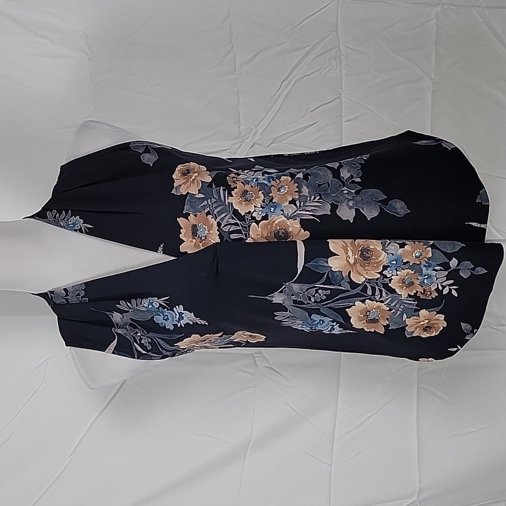 Beacon (Stitchfix) Alicia V Neck Pleat Front Sleeveless Blouse, Exc. Used Cond.